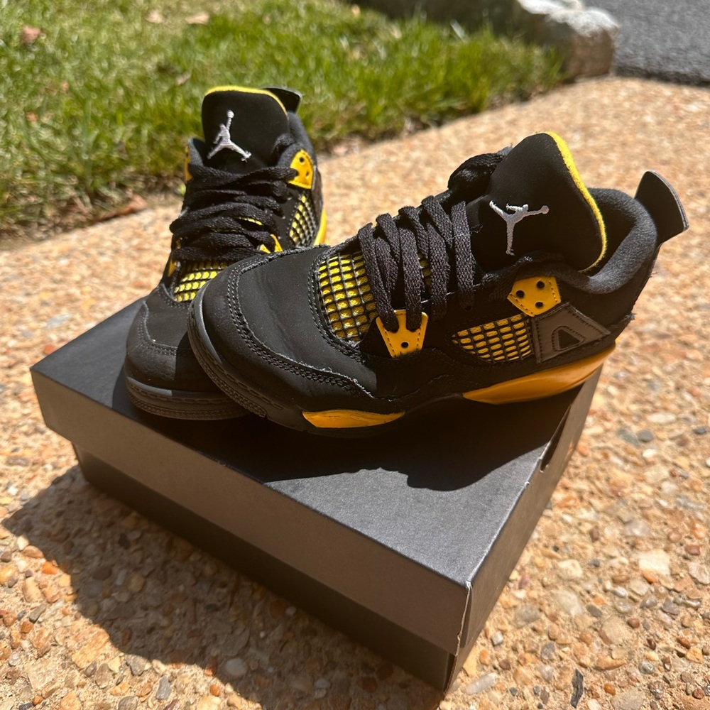 PS Jordan 4 ‘Thunder’  size 12c